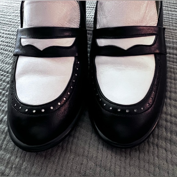 Retro Chunky Heel Penny Loafer in Black & White by Rush Hour, Size 8 - Picture 3 of 13